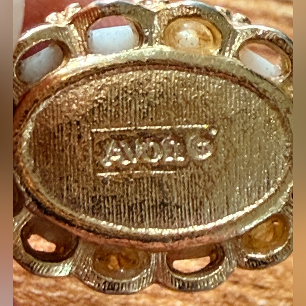 Vintage AVON 1975 French Gold Tone Bracelet very good condition 🌸 - Picture 2 of 5